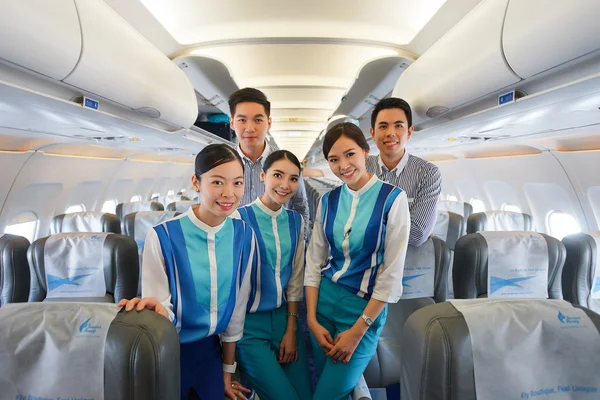 Члены экипажа Bangkok Airways — стоковое фото