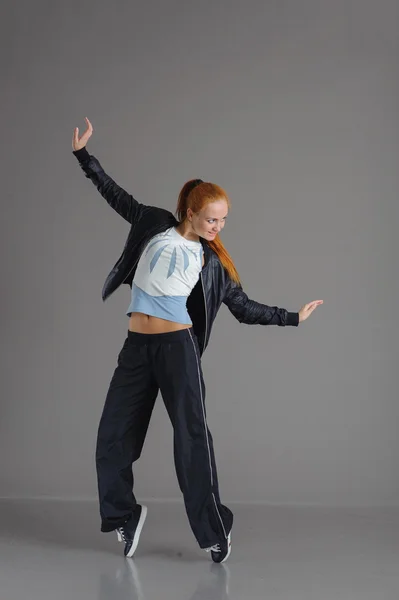 ダンスの若い女性 — ストック写真