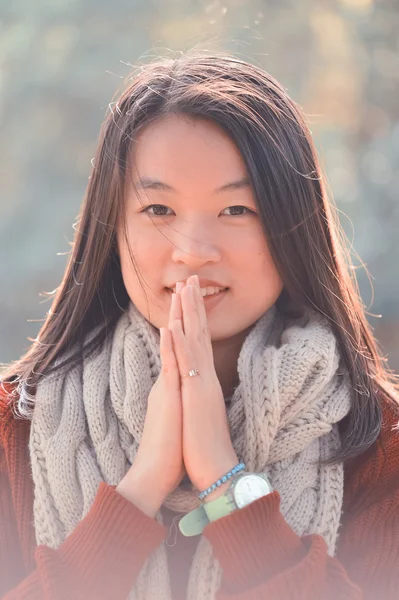 Ung asiatisk kvinna porträtt — Stockfoto