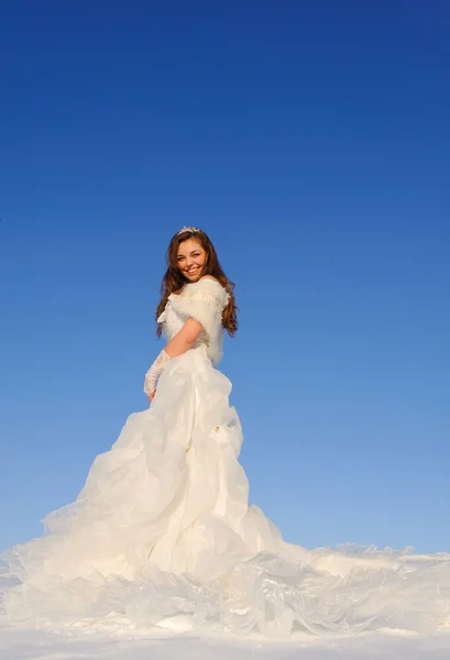 Mulher em vestido de noiva — Fotografia de Stock