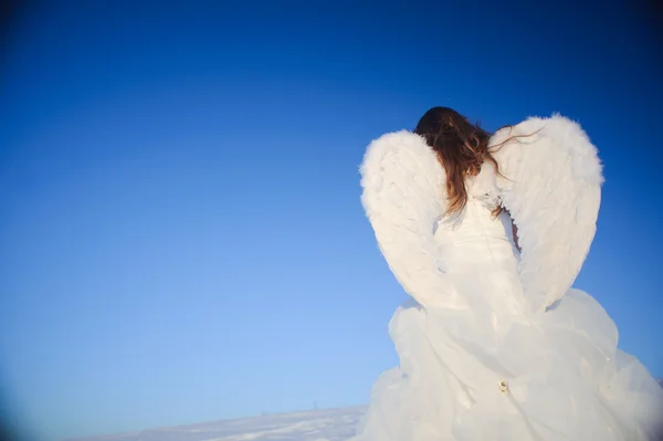 Donna in abito da sposa — Foto Stock