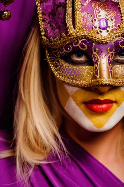 Mysteriöse Frau mit Maske — Stockfoto