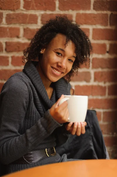 Beauty woman in cafe — Stock Photo, Image