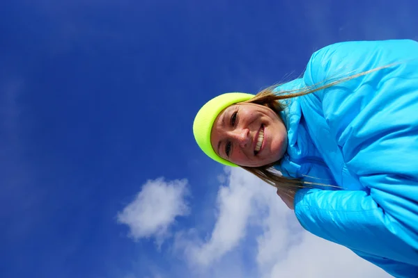 Junge Frau macht Übungen — Stockfoto