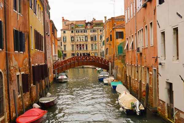 Barcos en el canal de Venecia — Foto de Stock