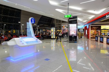 Yolcular Dubai Havaalanı