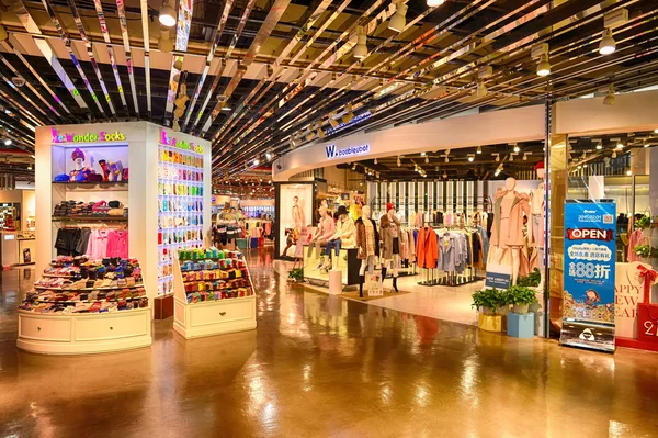 Modern shopping center interior — 스톡 사진