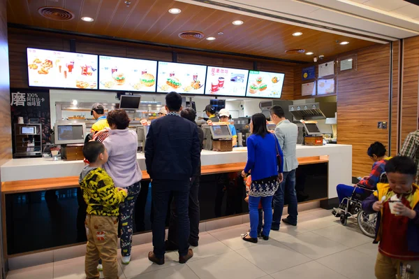 Clientes no restaurante KFC — Fotografia de Stock