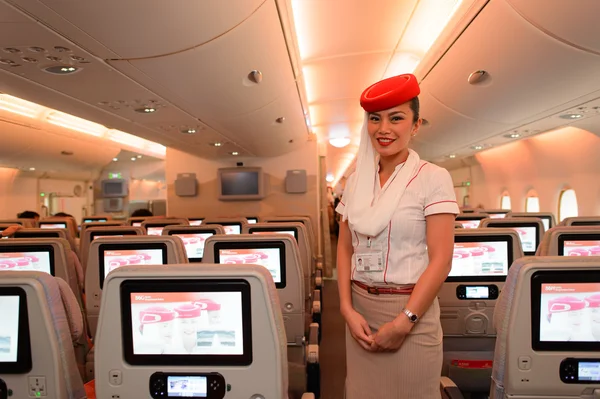 Člen posádky emiráty Airbus A380 — Stock fotografie