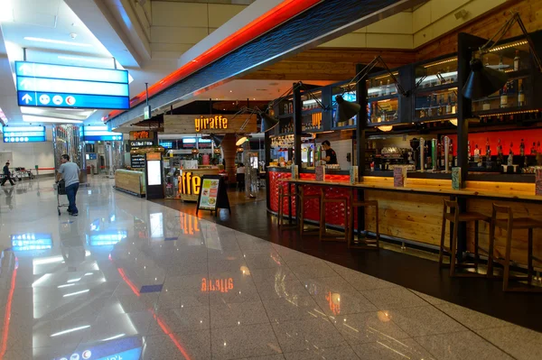 Café à l'aéroport international de Dubaï — Photo
