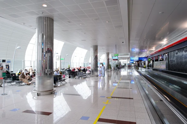 Dubai International Airport interiör — Stockfoto