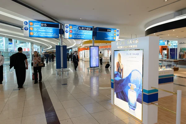 Dubai interior do aeroporto internacional — Fotografia de Stock