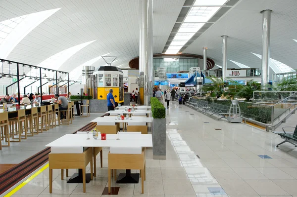Aeropuerto Internacional de Dubai interior — Foto de Stock