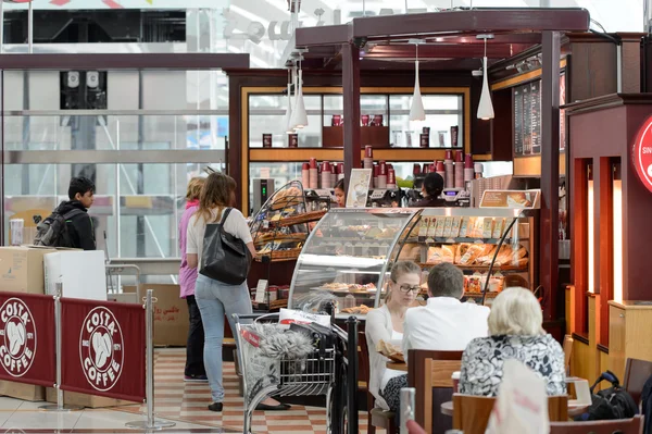 Aeropuerto Internacional de Dubai interior — Foto de Stock