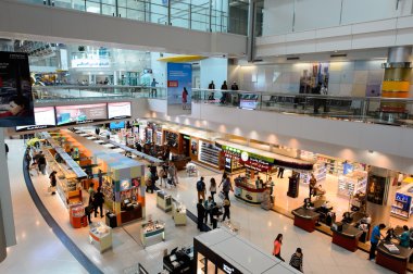 Yolcular Dubai Havaalanı