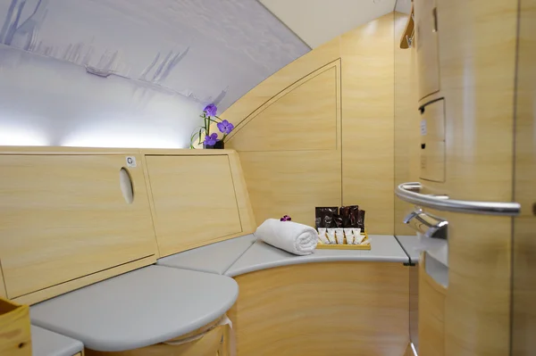 Bathroom in Emirates Airbus A380 interior — Stok fotoğraf