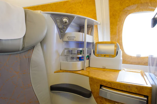 Interior da classe executiva Emirates Airbus . — Fotografia de Stock