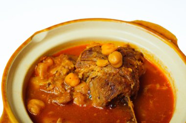 et çorbası plaka üzerinde