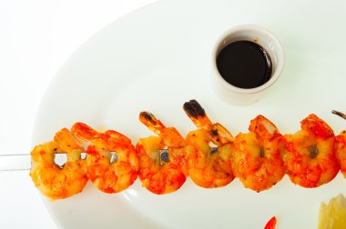 Beyaz izole kızarmış karides