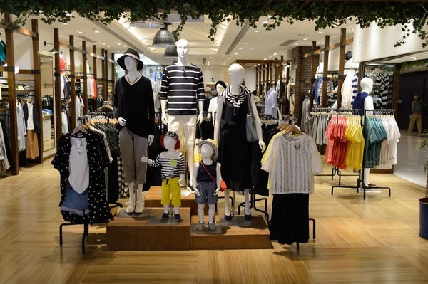 Ciudad nueva Plaza interior de compras — Foto de Stock