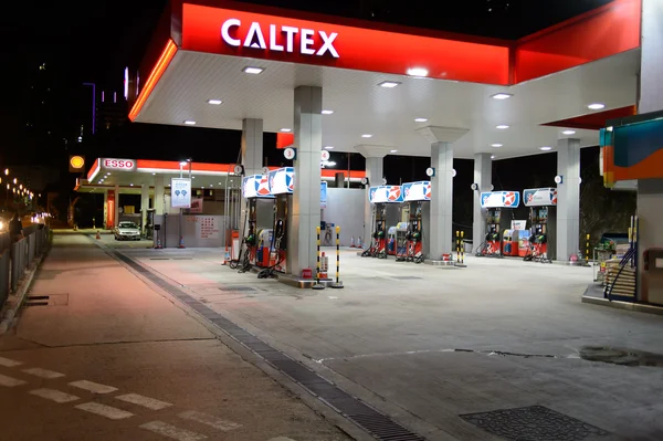 Stacja benzynowa w wieczór — Zdjęcie stockowe