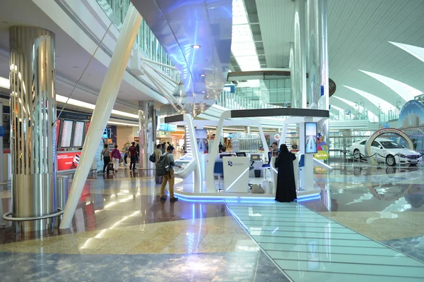 Internationale luchthaven van Dubai interieur — Stockfoto