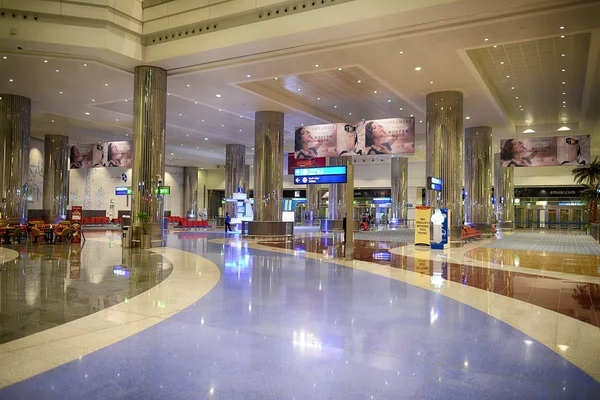 Interior del Aeropuerto Internacional de Dubai — Foto de Stock