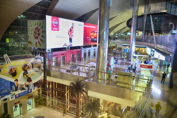 Interno dell'aeroporto internazionale di Dubai — Foto Stock