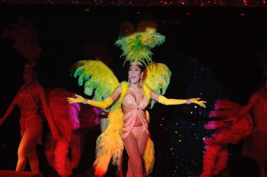 Moulin Rose Phuket kabare gösterisi