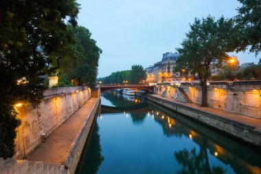 Paris'te Seine Nehri, gece