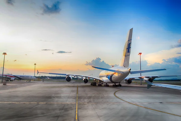Airbus A380 in the airport — Stock Photo, Image