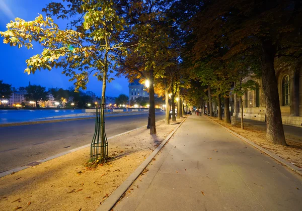밤에 파리 거리 — 스톡 사진