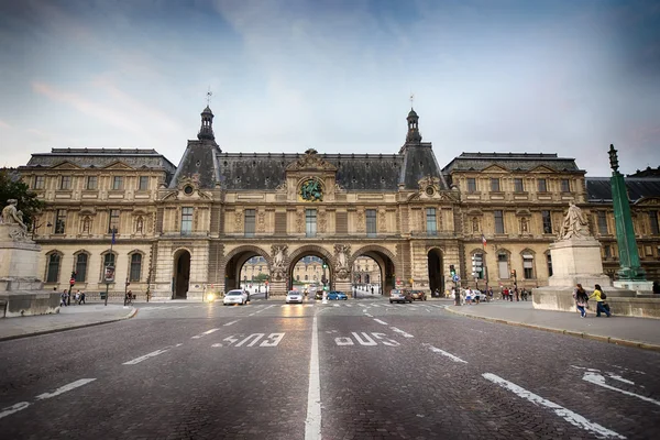 People at Louvre Palace — Stockfoto