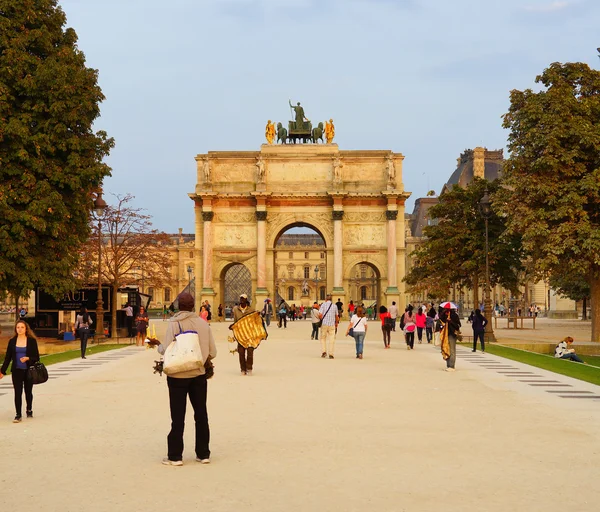 People at Louvre Palace — Stock Photo, Image