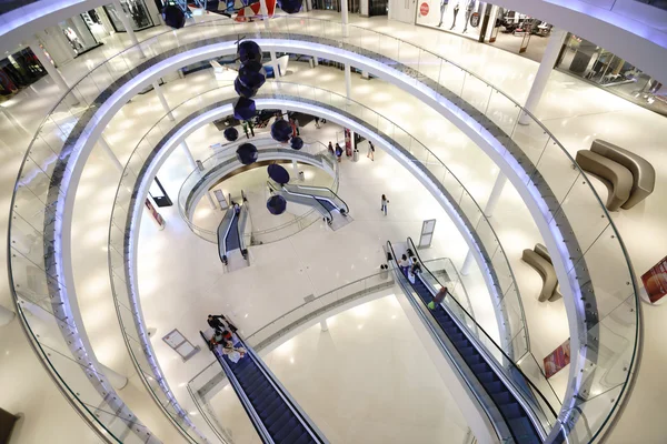 Moderna köpcentrum i Paris — Stockfoto