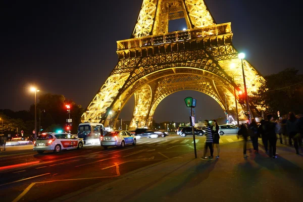 Eiffeltoren 's nachts — Stockfoto