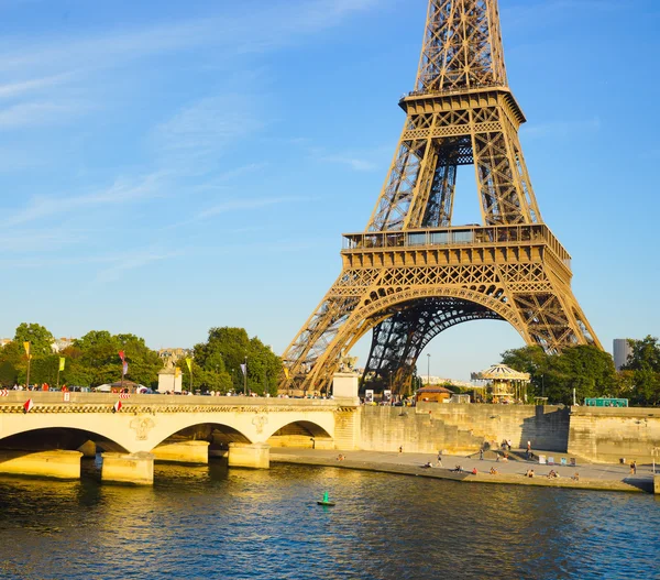 De toren van Eiffel in Parijs — Stockfoto