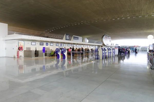Passagers Charles de Gaulle aéroport — Photo