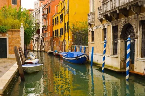 Barcos en el canal de Venecia — Foto de Stock