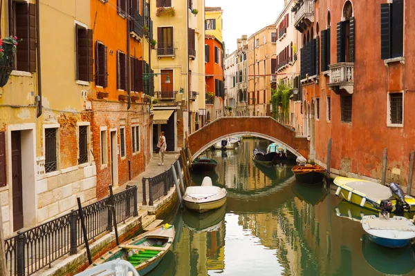 Barcos no canal de Veneza — Fotografia de Stock