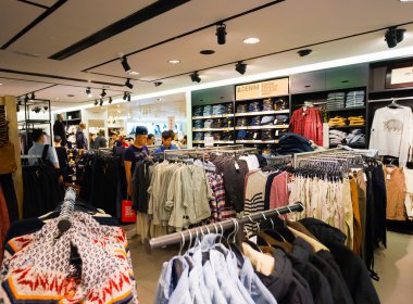 customers in Hong Kong shop