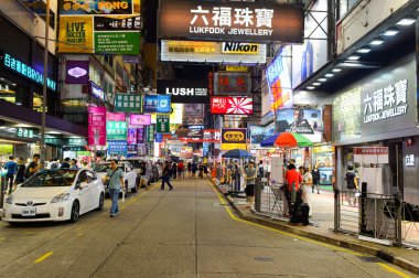 Mong Kok alan insanlarla dolu