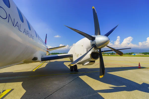 Zweistrahliges Passagierflugzeug — Stockfoto