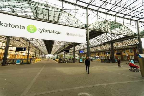 Passengers of Helsinki train station — Stockfoto