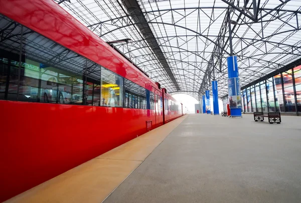 Comboio vermelho aeroexpresso — Fotografia de Stock