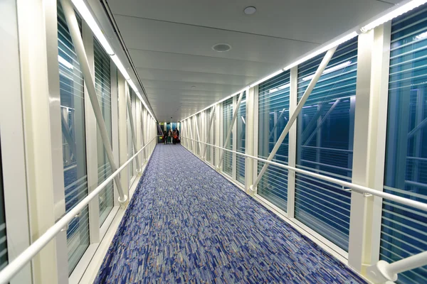 Boarding bridge interior in Dubai — 图库照片