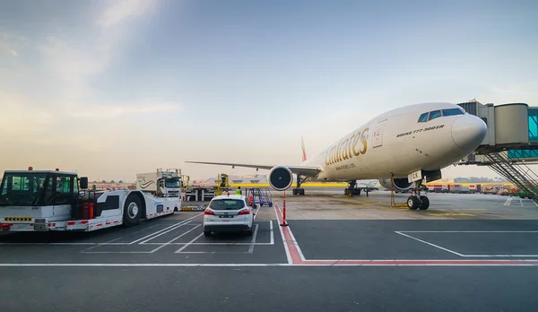 Dok straalvliegtuigen in Dubai airport — Stockfoto