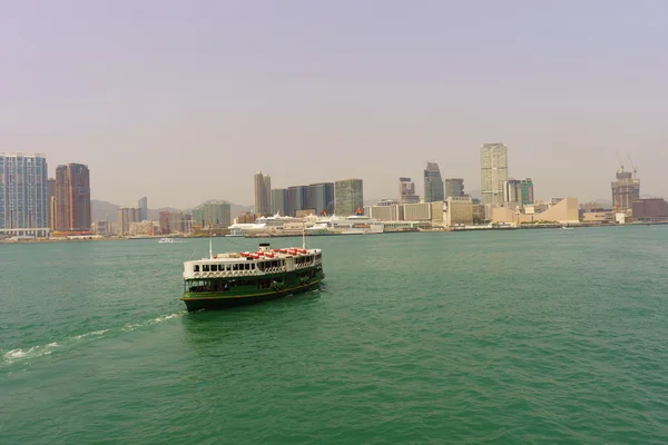 Ferry across Victoria Harbour — 图库照片