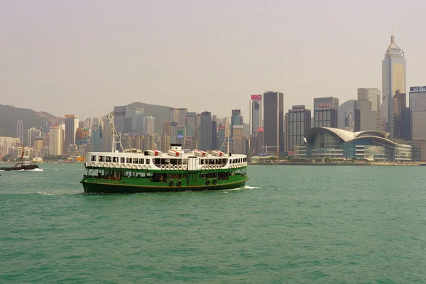 Ferry across Victoria Harbour — Zdjęcie stockowe