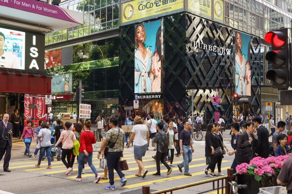 Gente en las calles de Hong Kong — Foto de Stock